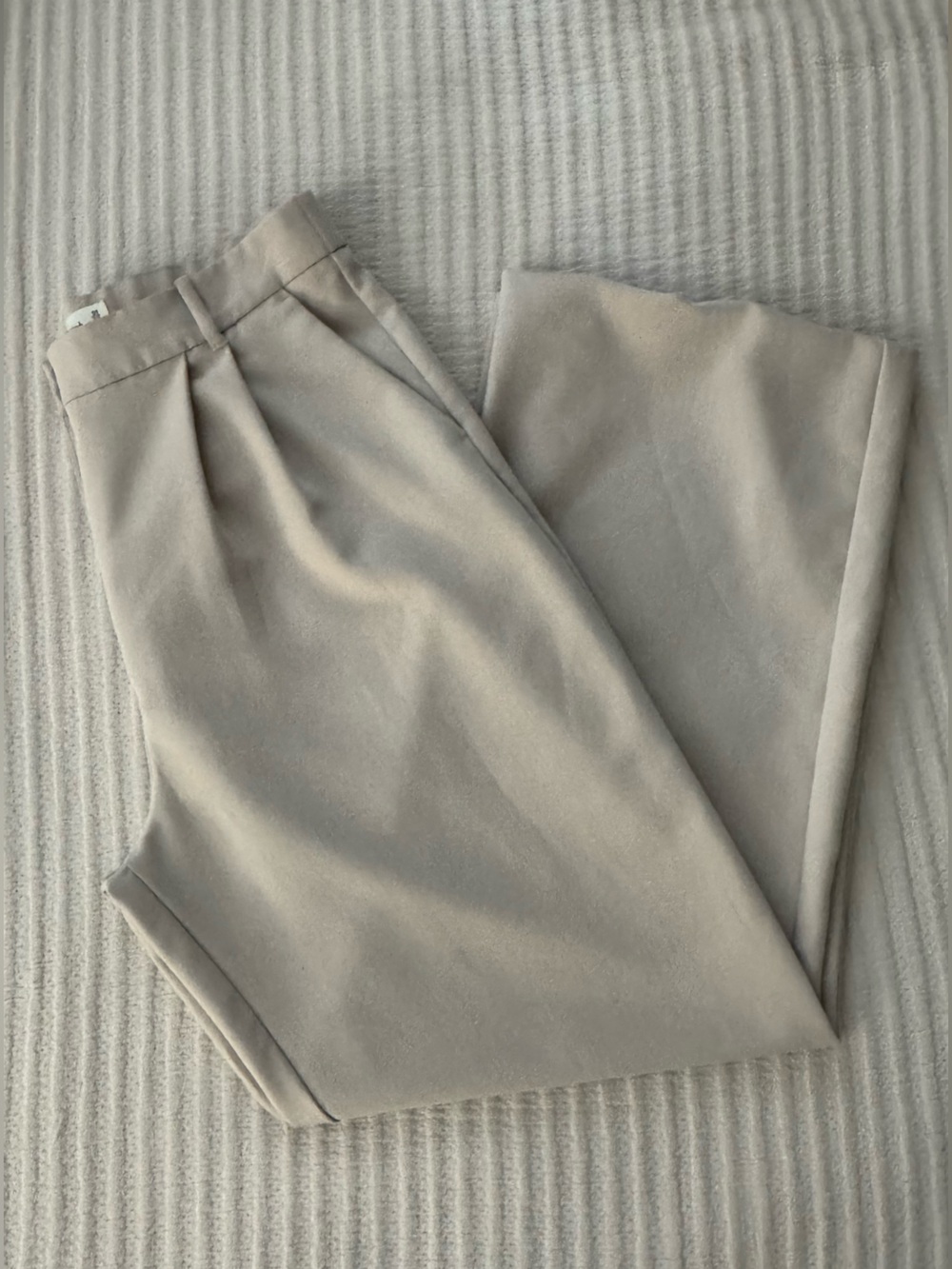 Abercrombie & Fitch Women's Straight-Leg Trousers in Beige